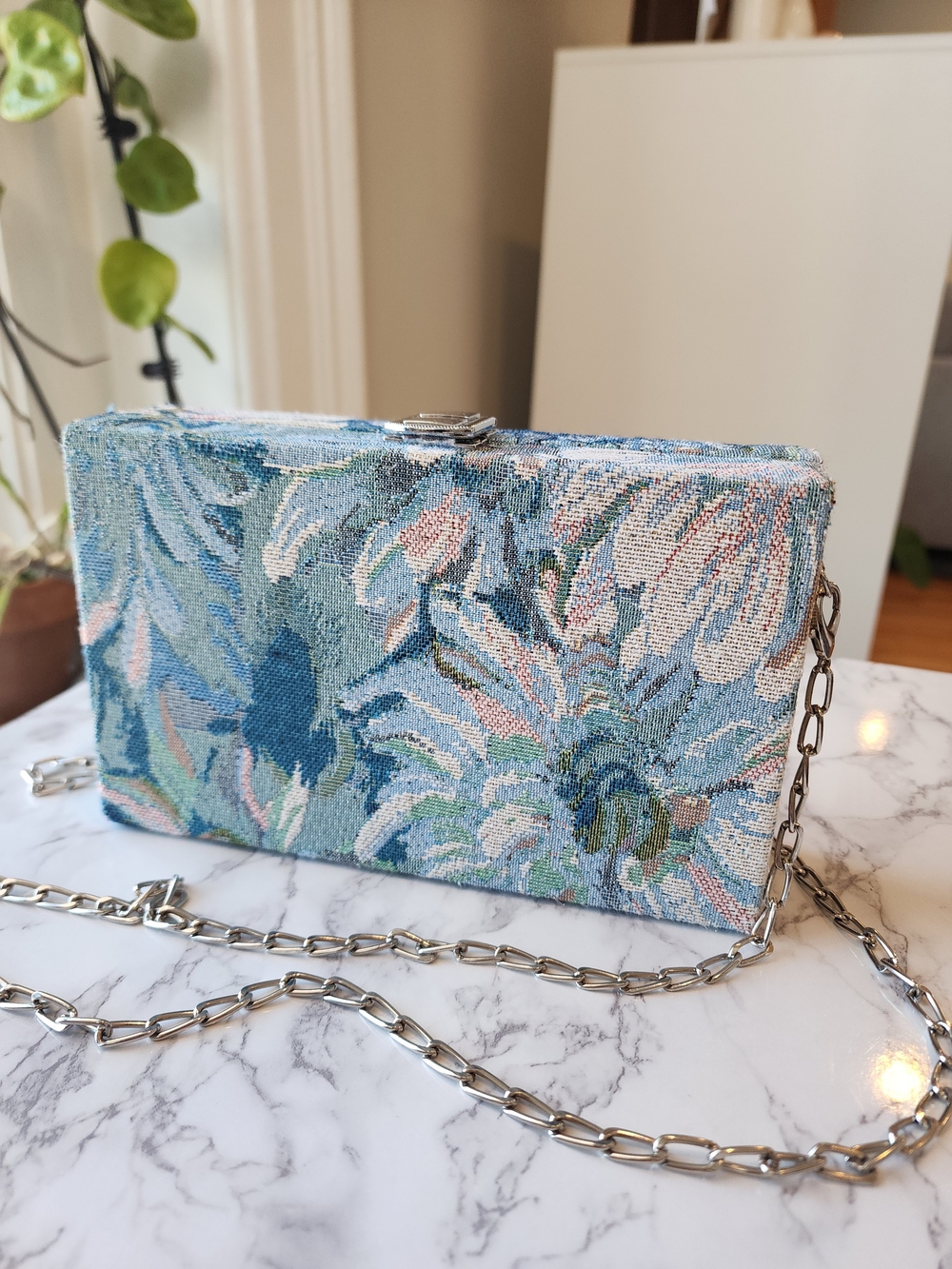 SHEIN Blue Floral Tapestry Clutch with Silver Chain